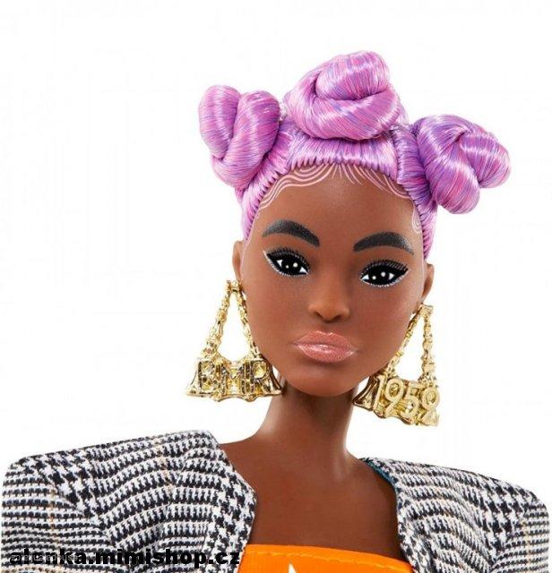 Barbie® BMR1959™ Doll > varianta BARBIE VE ŽLUTÝCH TENISKÁCH