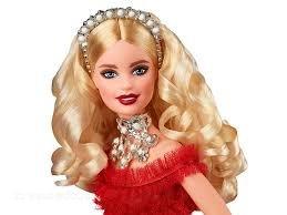 2018 Barbie™ Holiday Doll > varianta blondýnka