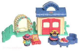 FISHER PRICE LITTLE PEOPLE domeček