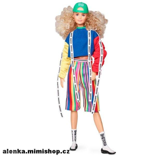 Barbie® BMR1959™ Doll > varianta BARBIE V PONOŽKOVÝCH TENISKÁCH