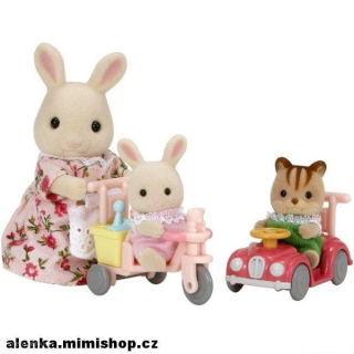 Sylvanian Families Mamka bílý králík s hrajícími si mláďaty